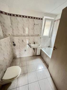 Badezimmer mit Waschmaschinenanschluss - 