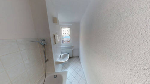 Bad mit Wanne - Etagenwohnung mit 67,60 m² in Chemnitz zur Miete