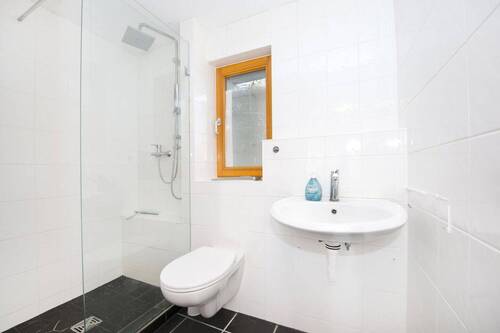 Bad im Nebengebäude - 