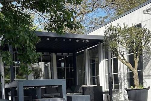 Bild 1 - Elegantes Haus im Bungalow-Stil mit großem Grundstück, Nebengelass und Pool in Altglienicke