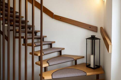 Treppe - 4 Zimmer Einfamilienhaus in Oststeinbek