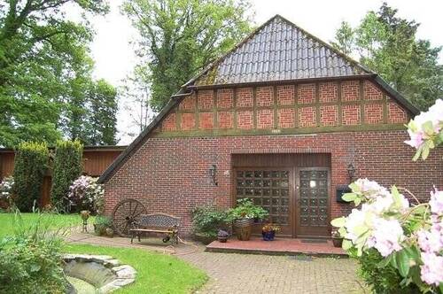 Vorderansicht - 9 Zimmer Mehrfamilienhaus, Wohnhaus in Rastede