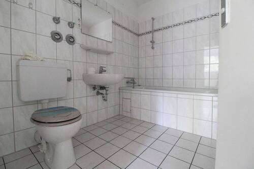 Badezimmer 2.OG Mitte rechts - 