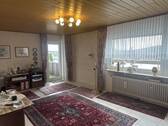 Wohnzimmer mit Ausgang auf Balkon - 
