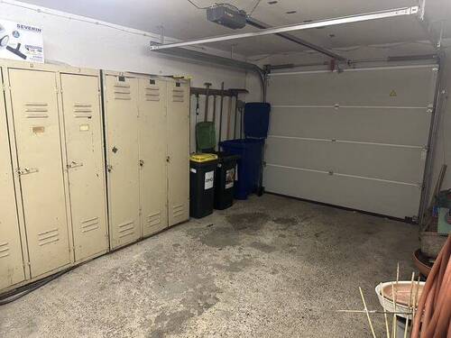 Große Garage - 