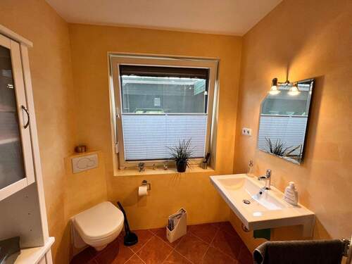 Modernes Gäste-Badezimmer - 