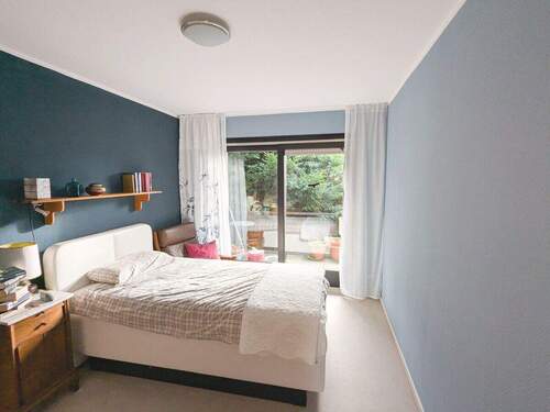 Schlafzimmer mit Balkonzugang - 
