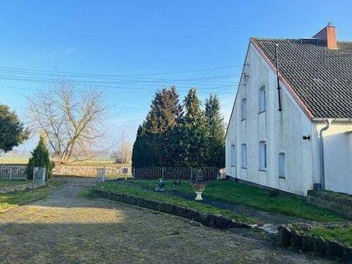 Auffahrt / Giebelseite - 