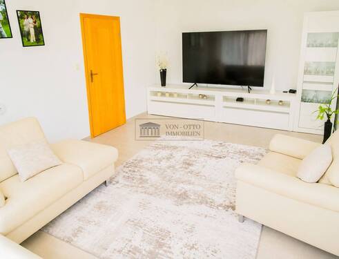 Helles , gemütliches Wohnzimmer - 1 Zimmer Mehrfamilienhaus, Wohnhaus in Ihlienworth