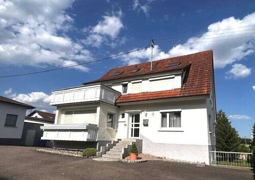 Vorderansicht - Worndorf - 2 Familien-Haus - XXL Garagen - Großes Grundstück