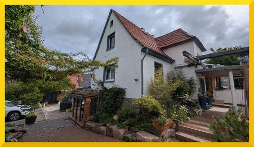 Ansicht vor Terrassenbau - Ein starker Anfang ist gemacht - Wohnhaus in Ortsrandlage mit Natur vor der Tür