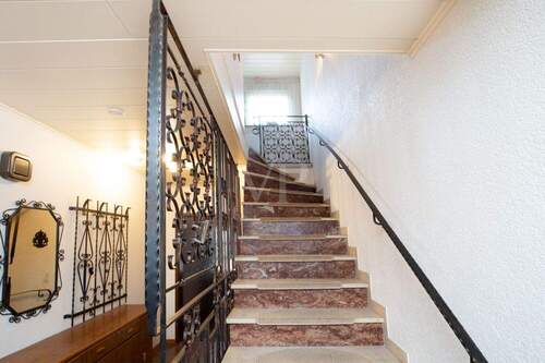 Treppenaufgang zum Obergeschoss - 