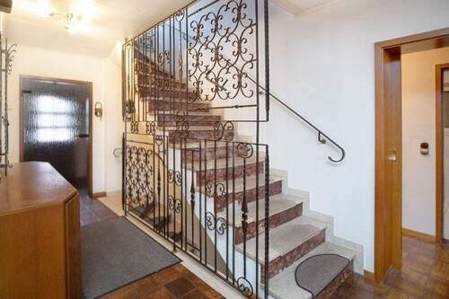 Flur/ Treppenhaus Erdgeschoss - 5 Zimmer Einfamilienhaus zum Kaufen in Mörfelden-Walldorf / Walldorf