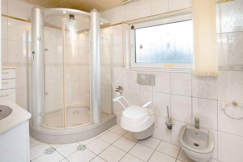 Tageslichtbadezimmer Erdgeschoss (I) - 