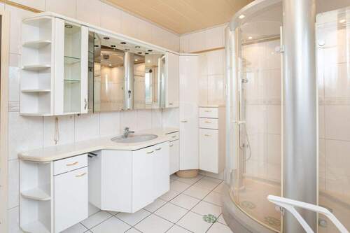 Tageslichtbadezimmer Erdgeschoss (II) - 