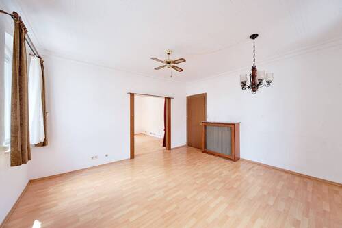 Mit Potenzial - Mehrfamilienhaus, Wohnhaus mit 290,50 m&sup2; in Backnang zum Kaufen