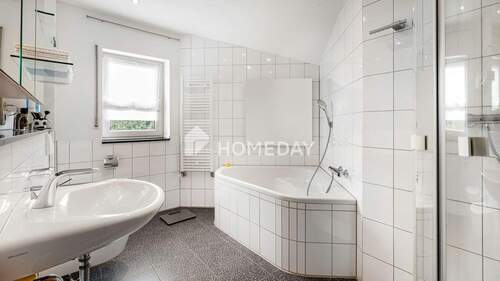 1. OG Badezimmer 2 - 