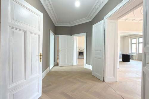 Geräumiger Flur - Baugleiche Musterwohnung - 