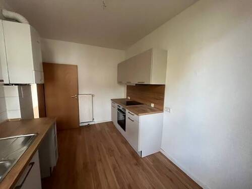 Küche mit neuer Einbauküche - Etagenwohnung mit 71,00 m&sup2; in Zwickau zur Miete