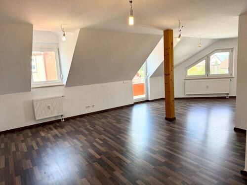 Wohn-, Ess- und Küchenbereich - 3 Zimmer Etagenwohnung in Cadolzburg