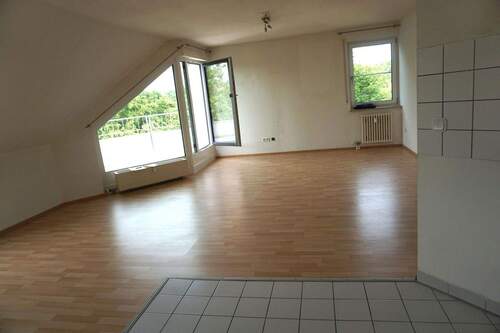 Wohnzimmer - 2 Zimmer Etagenwohnung zum Kaufen in Kirchheim Teck