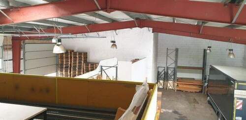 Obere Etage - Halle zur Miete in Höchberg