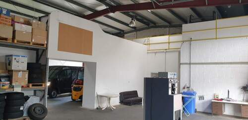 Halle 2 mit Durchgang zu Halle 1 - Halle in Höchberg