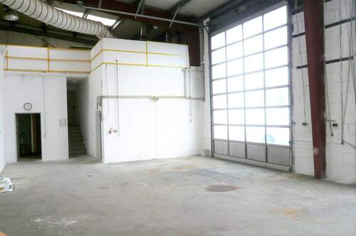 Halle 2 Sozialraum links/rechts - Halle in Höchberg zur Miete