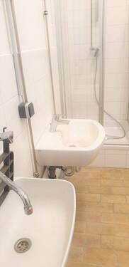 Sozialraum Dusche, Waschbecken, WC - 