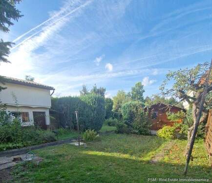 Gartenseite - * * * Haus mit 5 Zimmer und Garten * * * Freistehendes Haus für die ganze Familie