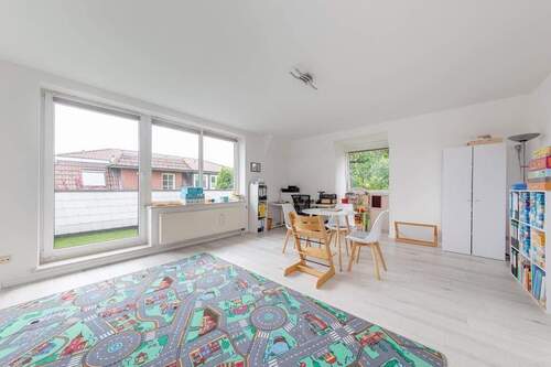 Großzügiges Wohnzimmer - 