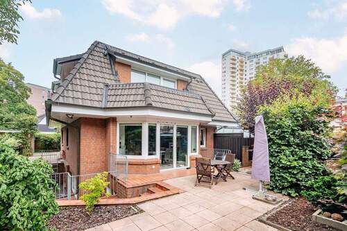 Objektbild - 5 Zimmer Mehrfamilienhaus, Wohnhaus zum Kaufen in Reinbek