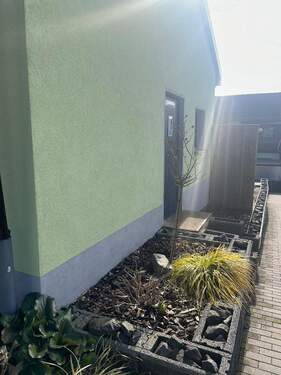 Außenanlage
- Reihenmittelhaus mit 100,00 m&sup2; in Sonneberg zum Kaufen