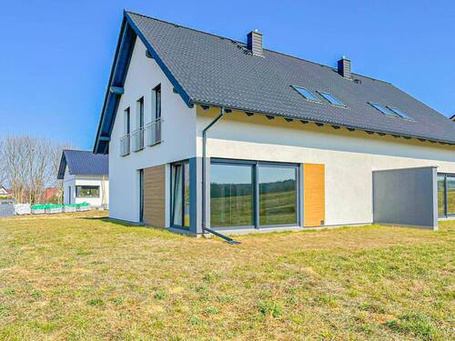 Hinterhaus - 5 Zimmer Doppelhaushälfte in Lubniewice