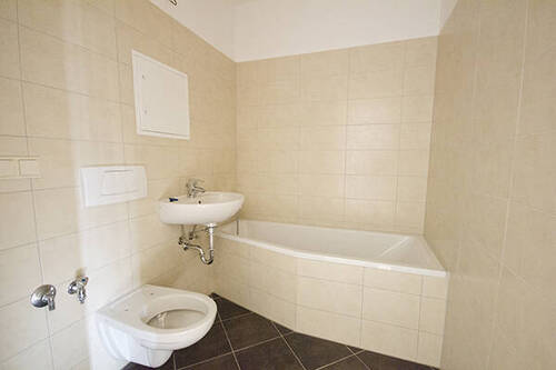 Bad - 2 Zimmer Etagenwohnung zur Miete in Halle (Saale)