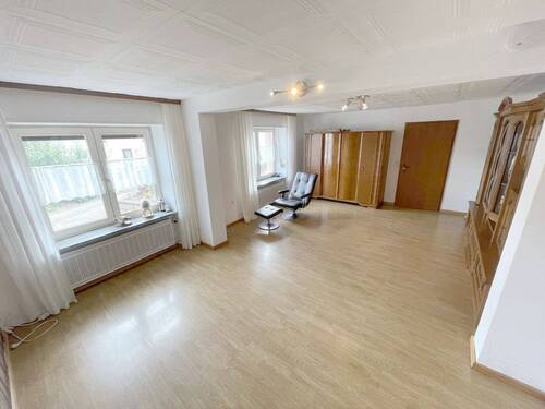 Wohnzimmer EG - 7 Zimmer Einfamilienhaus zum Kaufen in Schillingen