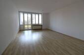 Wohnzimmer - Helle 2-Zimmer-Wohnung mit sonniger Loggia