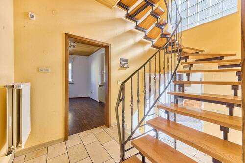 Eingang/Flur/Treppe Haupthaus - 