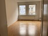 Wohnzimmer - Schöne helle 2-Zimmer Wohnung mit guter Verkehrsanbindung