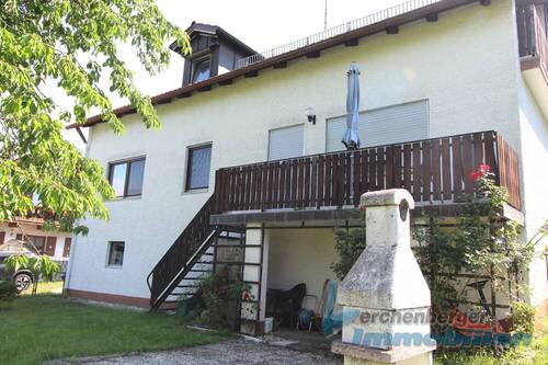 Hausansicht1.jpg - 8 Zimmer Mehrfamilienhaus, Wohnhaus in Roßbach