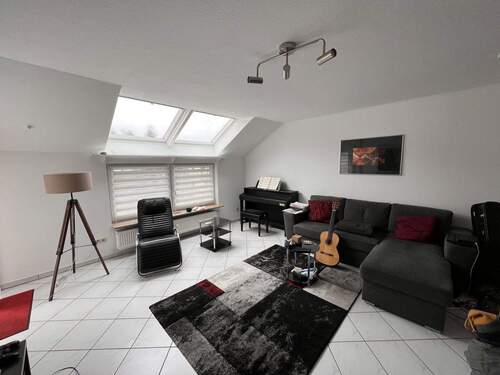 Bild 1 - Helle Dachgeschosswohnung - 159.000,00&nbsp;EUR Kaufpreis, ca.&nbsp; 73,20&nbsp;m&sup2;&nbsp;Wohnfl&auml;che