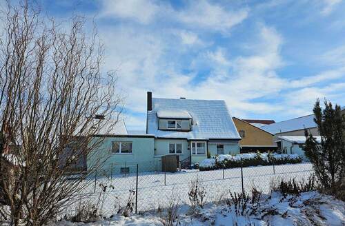 Westseite - großes Grundstück und Haus für große Familie mit Doppelgarage, Werkstatt, Nutzgarten