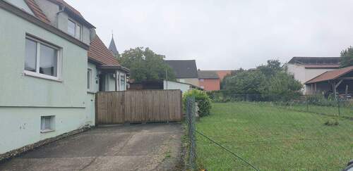 Hof - Garten - 7 Zimmer Einfamilienhaus in Riedenheim