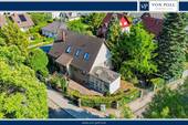 Vogelperspektive - Familientraum mit Platz zum Entfalten: Großzügiges Haus mit riesigem Garten