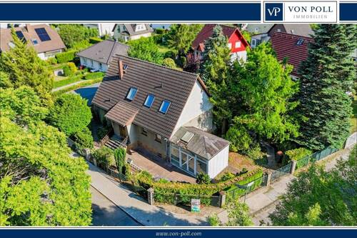 Vogelperspektive - Familientraum mit Platz zum Entfalten: Großzügiges Haus mit riesigem Garten