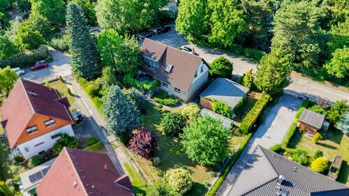 Grundstück und Haus - 5 Zimmer Einfamilienhaus in Berlin / Marzahn