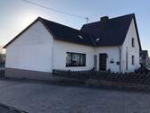 Vorderansicht - Wannemacher Immobilien **** Freistehendes gepflegtes Einfamilienhaus in einer schönen Lage von Wiebelskirchen ****