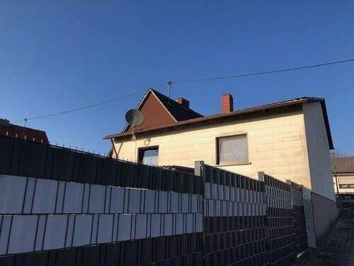 Seitenansicht - 7 Zimmer Einfamilienhaus zum Kaufen in Neunkirchen