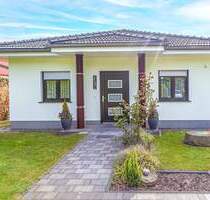 Neuwertiger EFH-Bungalow in Zehdenick: Bj.2018, 3 Zi.,Bad, Fußb.hzg, Kaminofen, Garage, 925 m² Grdst