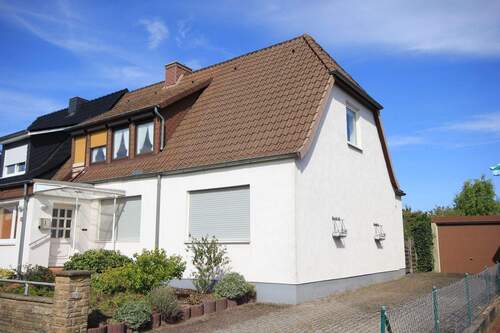 Straßenansicht - 5 Zimmer Doppelhaushälfte zum Kaufen in Verden